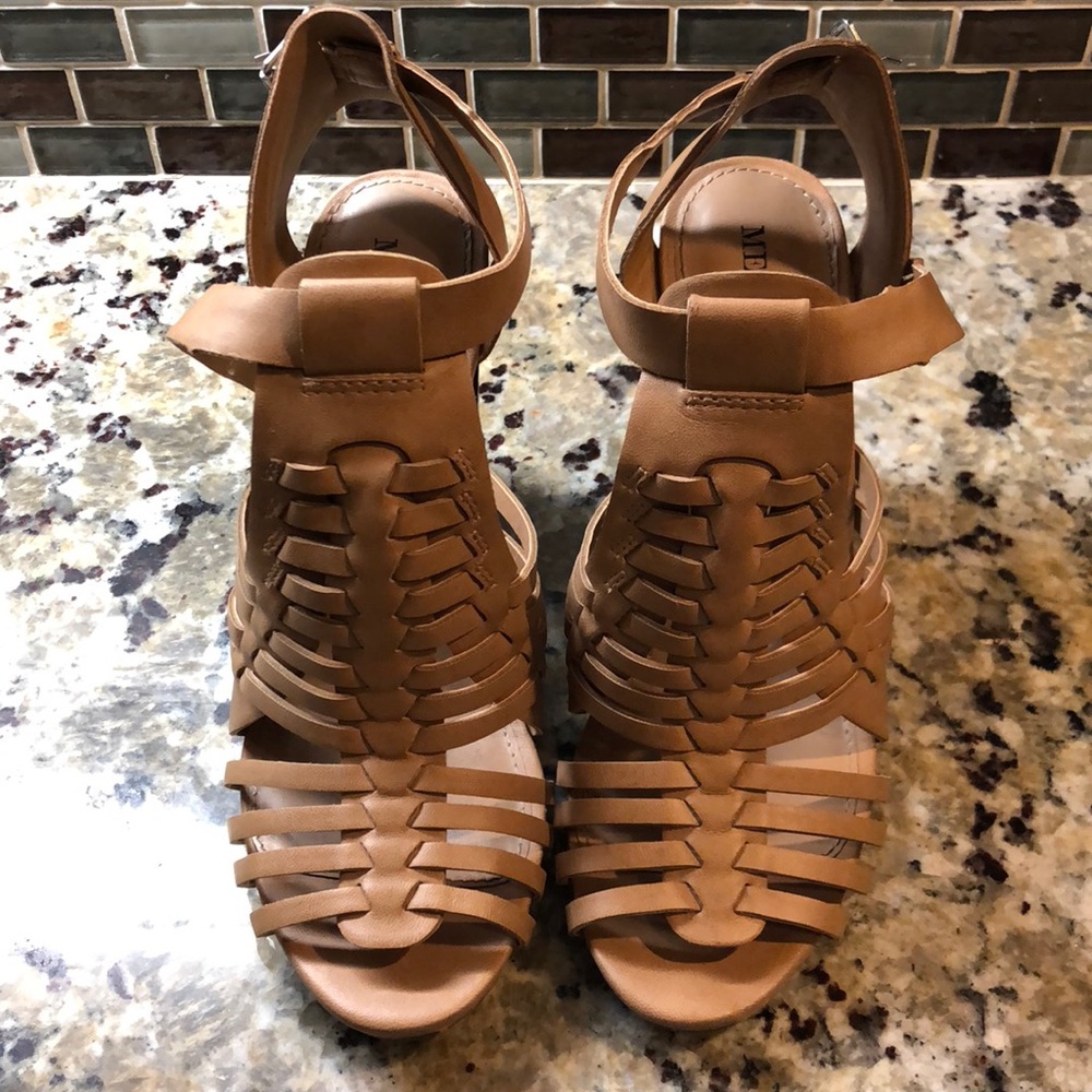 Heels - Picture 4 of 4